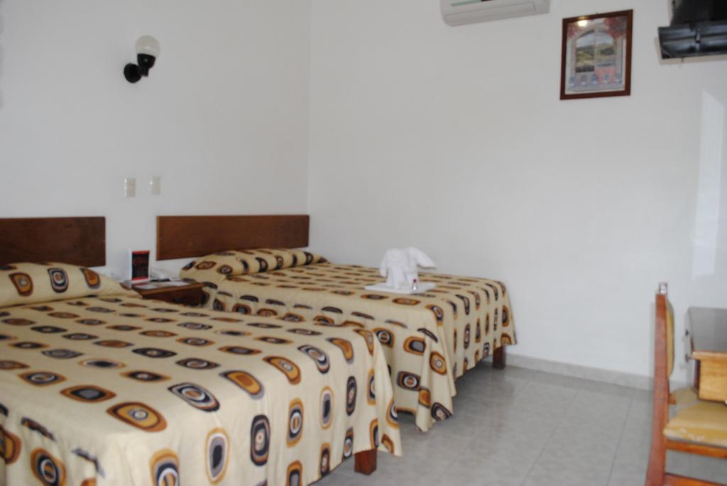 Hotel Arcos Del Parque Acayucan Quarto foto